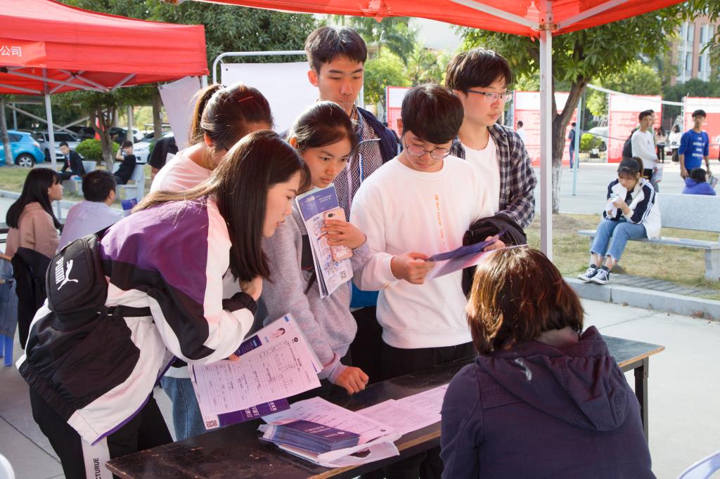 华厦学院毕业后好找工作吗(华厦学院毕业后好找工作吗女生)
