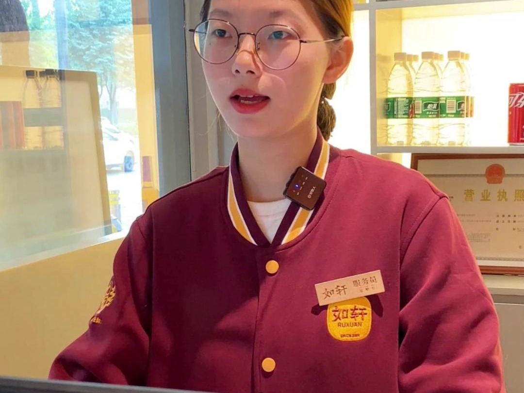 大学毕业5年后做服务员(大学毕业5年后做服务员怎么样)