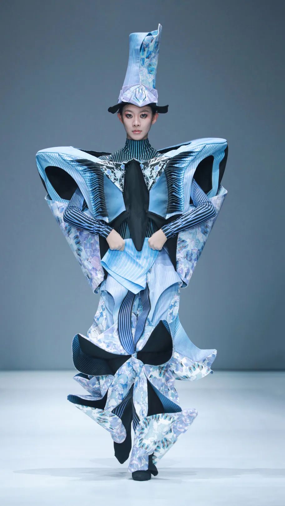 美院毕业后都做什么了(美院的学生毕业以后都干什么工作?)