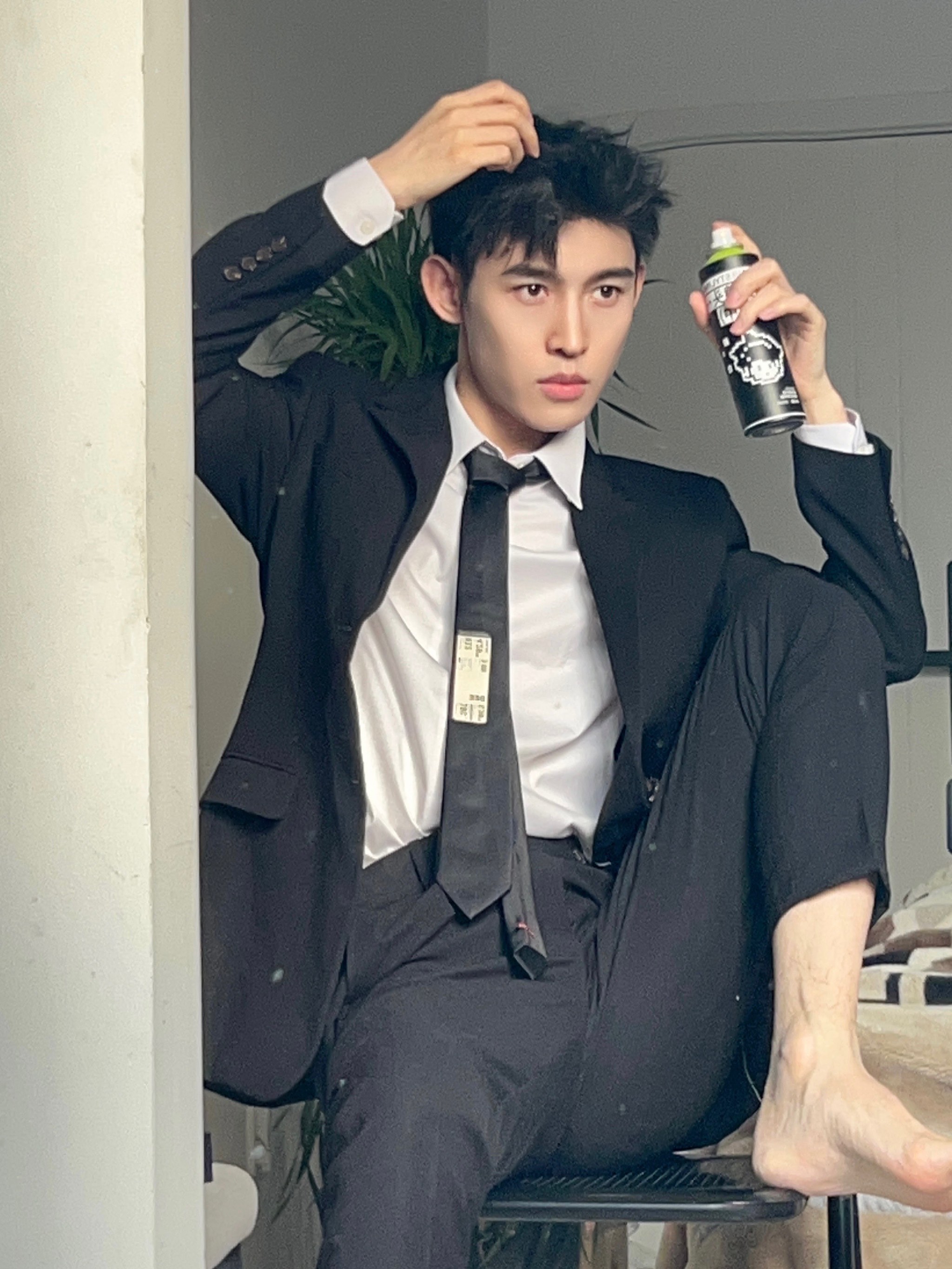 大学毕业后穿西装吗男生(大学毕业后穿西装吗男生图片)