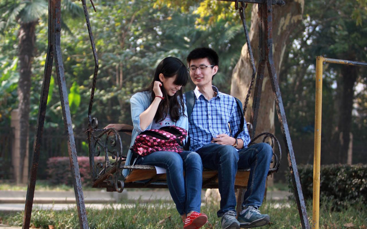 大学毕业后恋爱(大学毕业后谈恋爱结婚成功率)