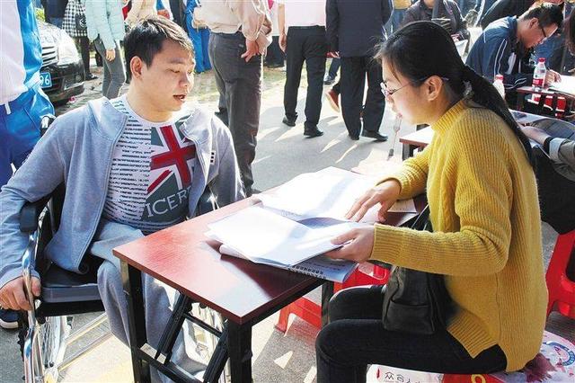 大学毕业后照顾残疾人(残疾大学生毕业后就业选择可行的事)