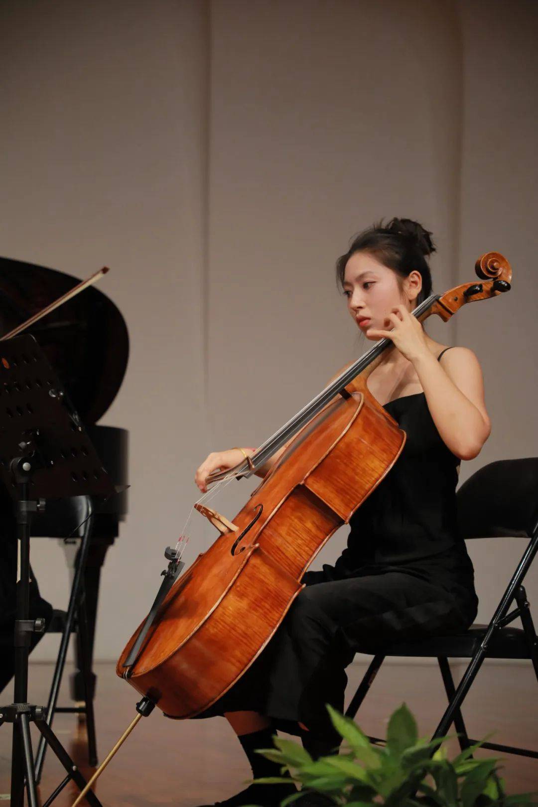 音乐学院学生毕业后找工作(音乐学院毕业后可以从事什么工作,有包分配吗) 音乐学院学生毕业后找工作(音乐学院毕业后可以从事什么工作,有包分配吗)