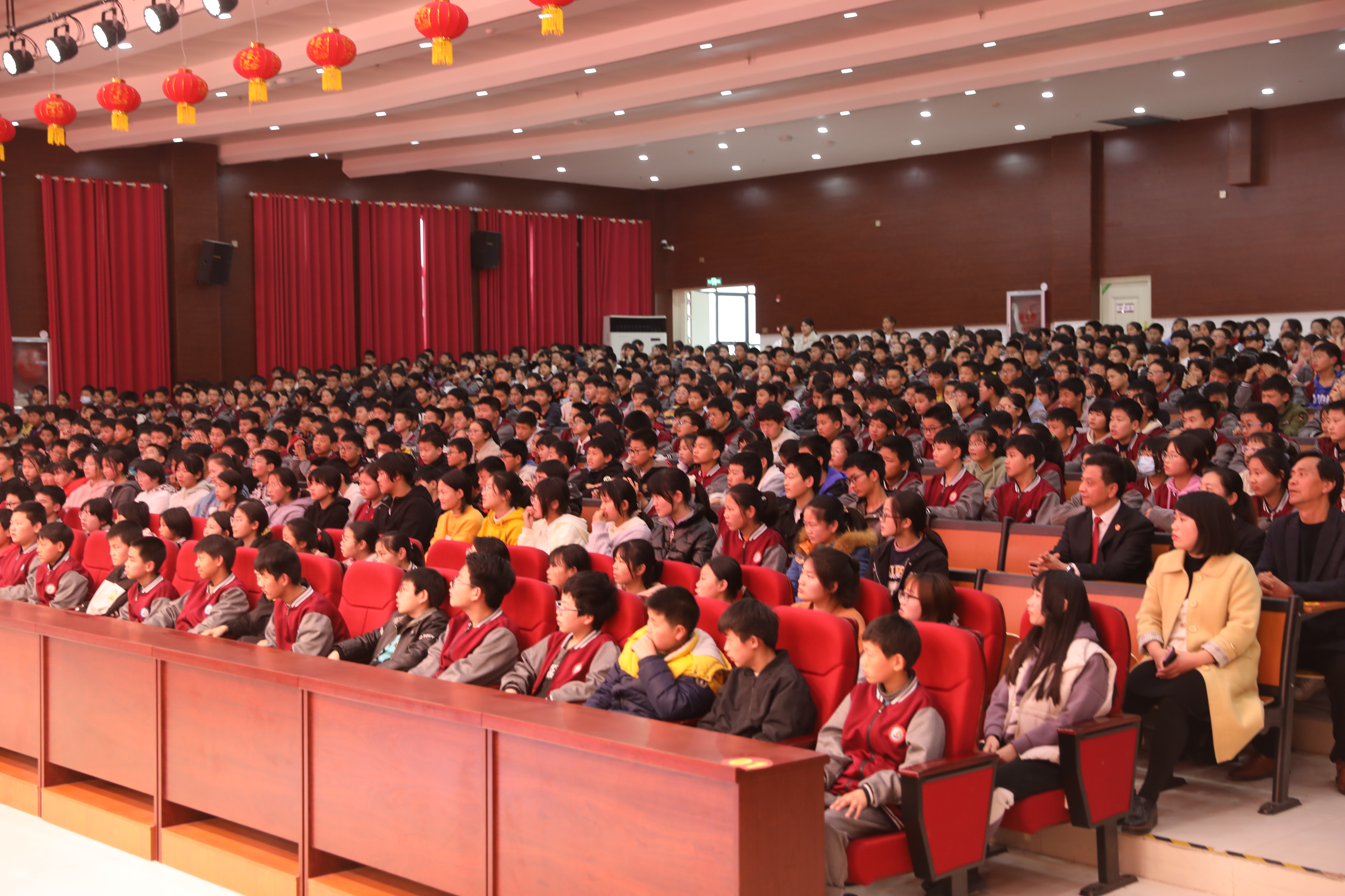 什么学校毕业后直接进法院(什么院校毕业可以直接进入公务员)