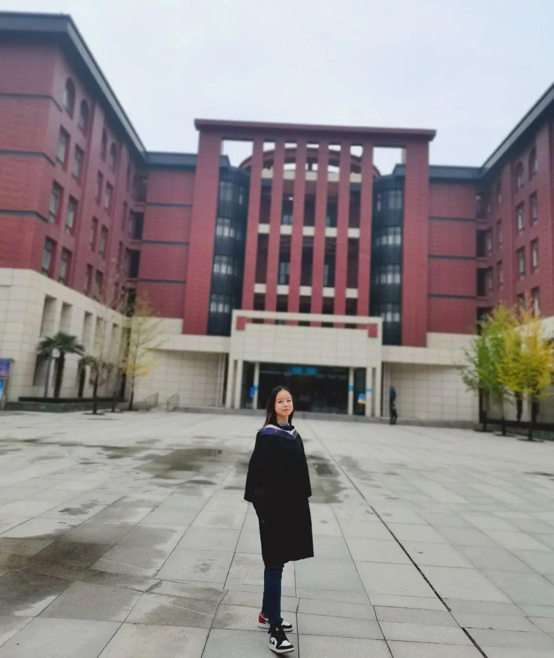 翻译学院毕业后(翻译专业毕业是什么学位)