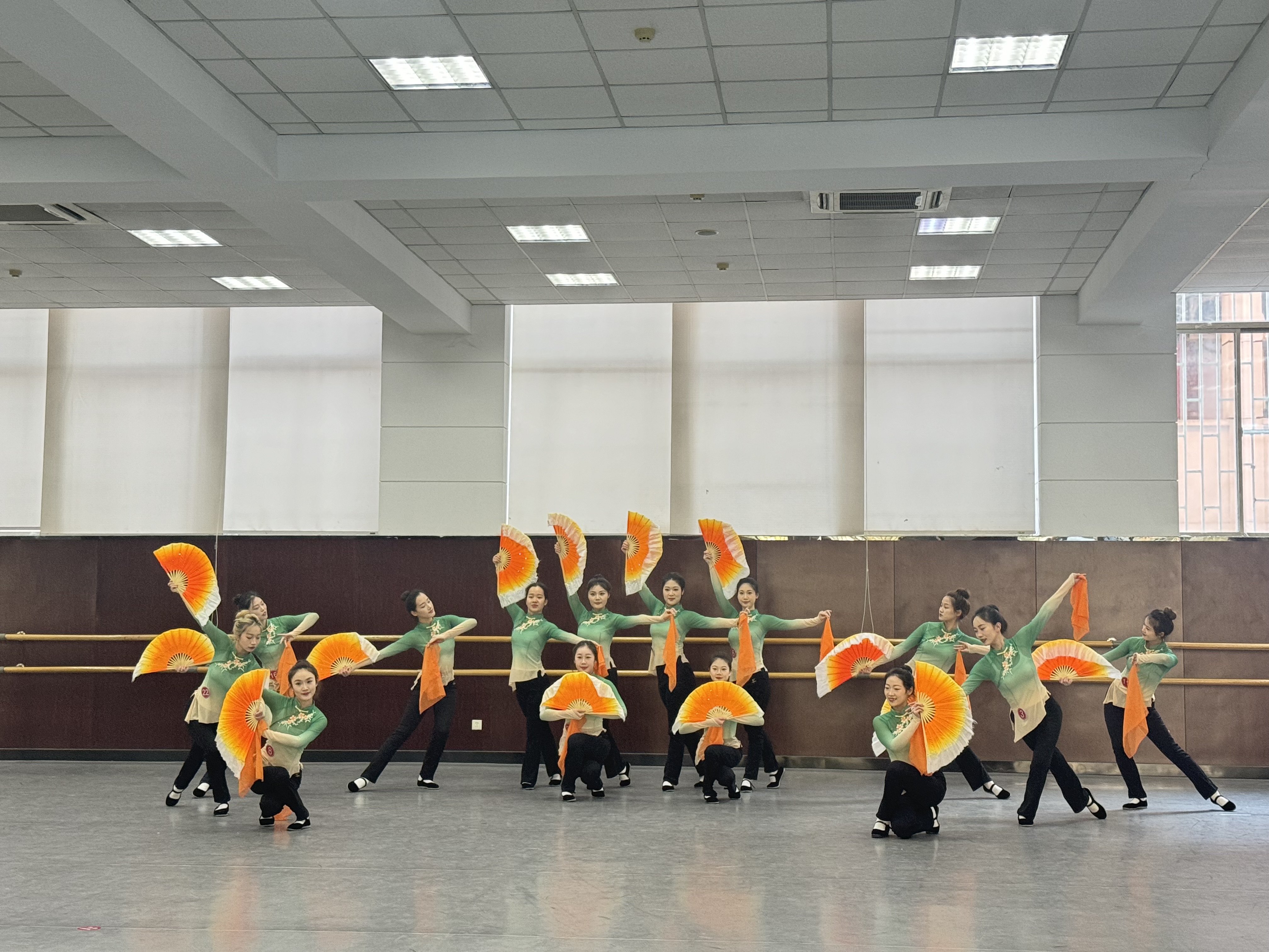 舞蹈学院毕业后工作(舞蹈学院毕业能干什么)