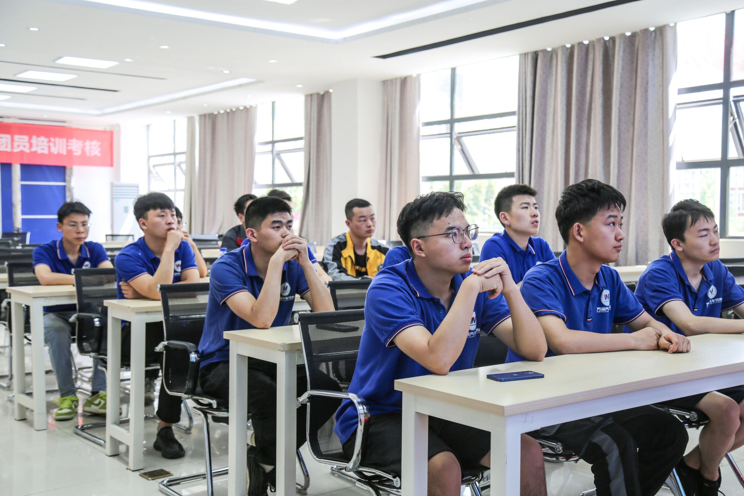 技校毕业后做什么工作好(技校毕业后做什么工作好呢)