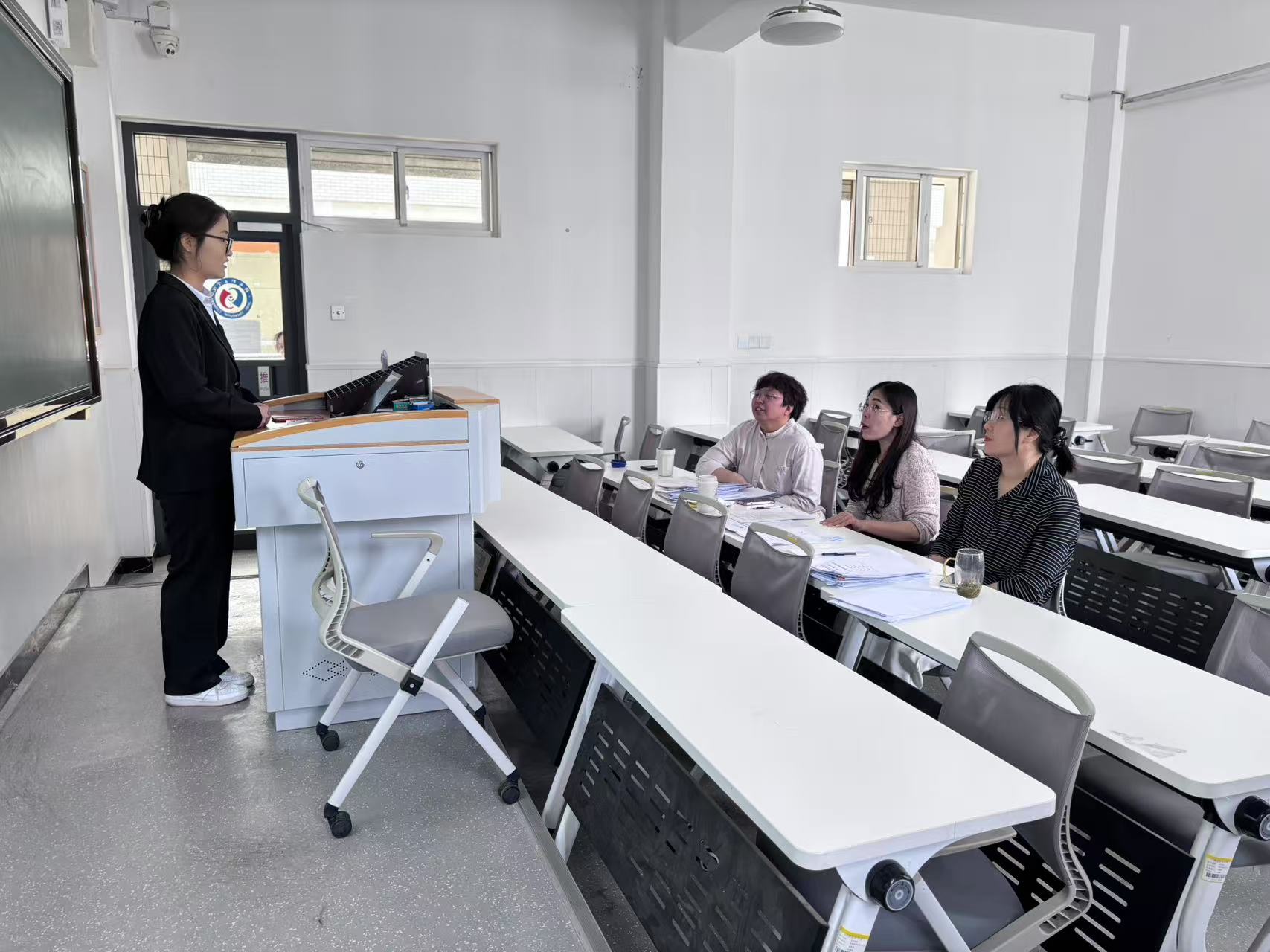 专科旅游管理毕业后做什么(专科旅游管理毕业一般工资多少)