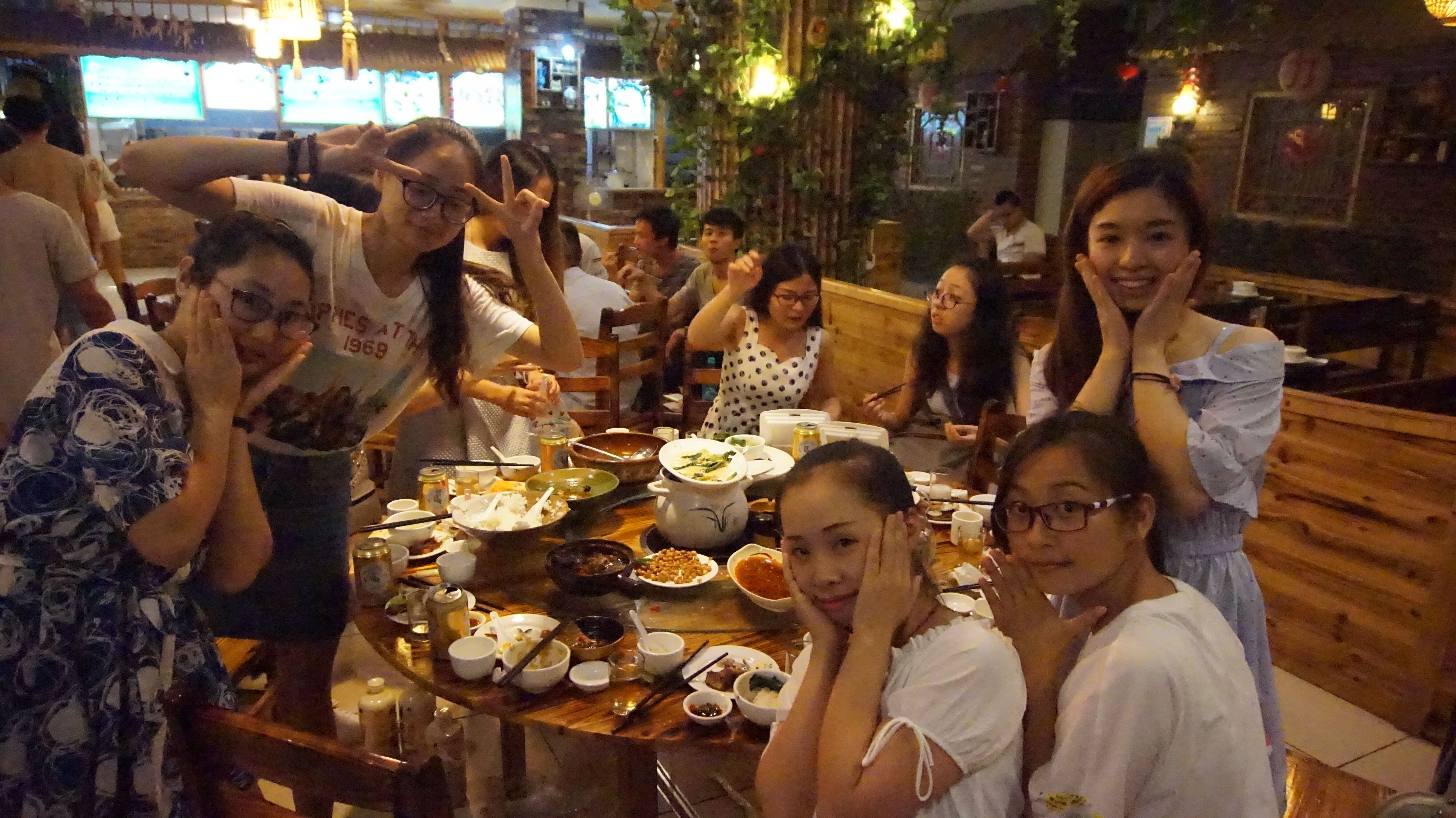 包含大学毕业后卖饭视频下载的词条