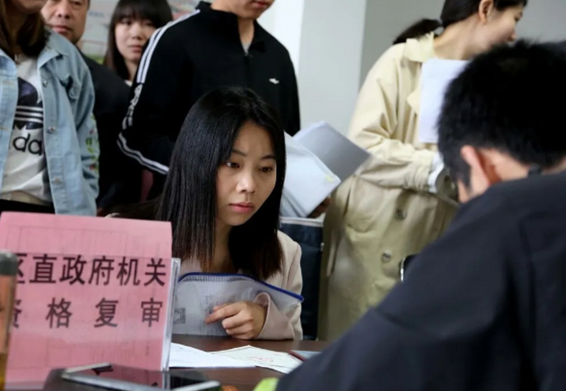 医学院毕业后何去何从(医学院毕业的学生好找工作吗)