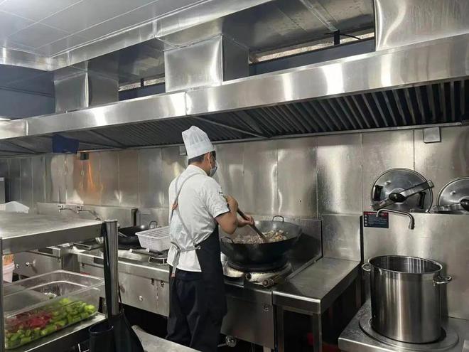 大学毕业找工作干后厨(大学毕业当厨师丢人吗)