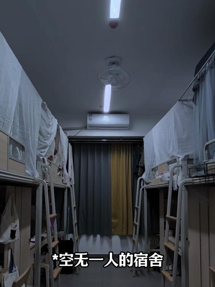 大学毕业后回宿舍住(大学毕业后回宿舍住多久)