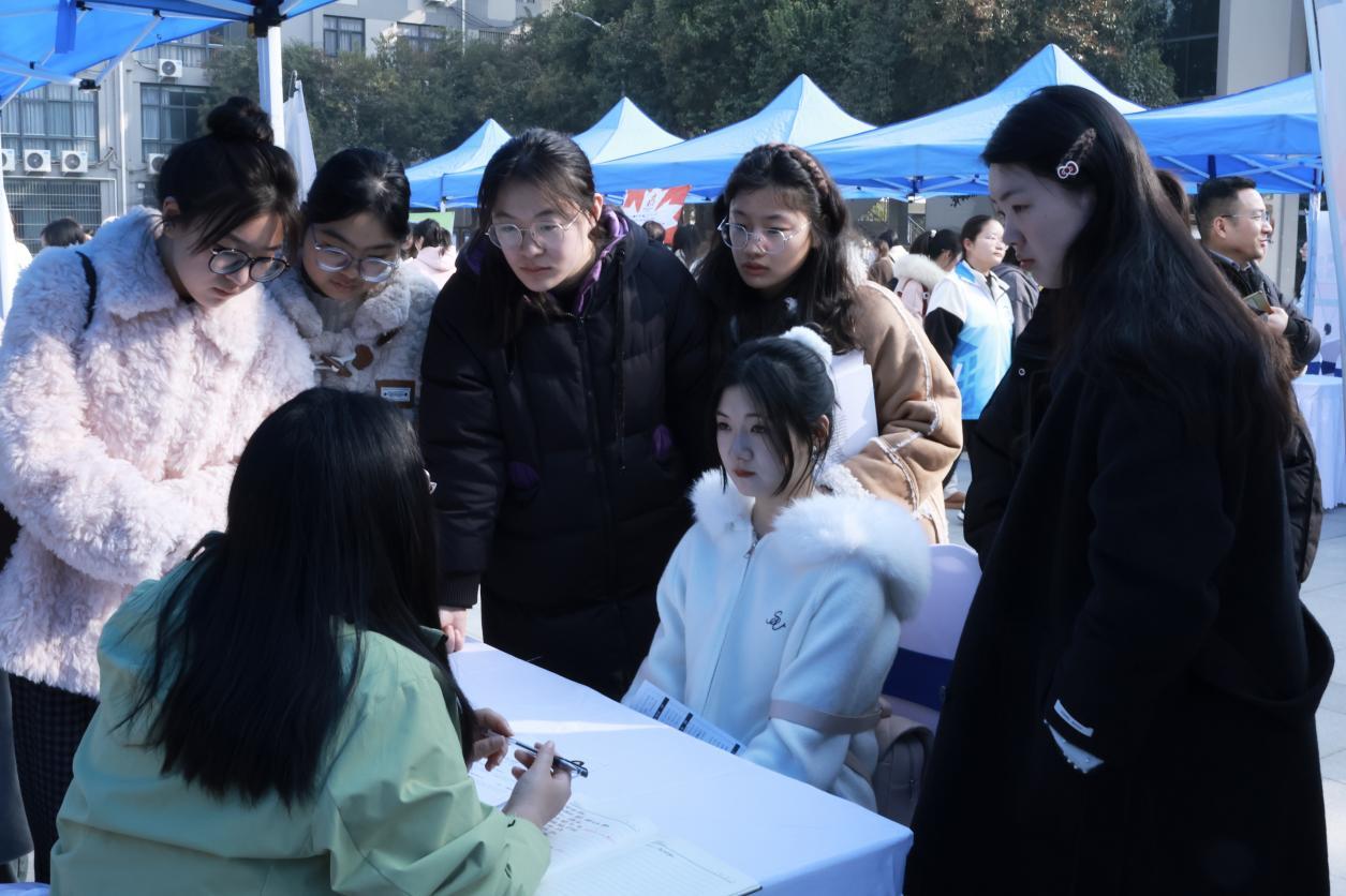 郑州工商学院毕业后(郑州工商学院毕业后干什么)