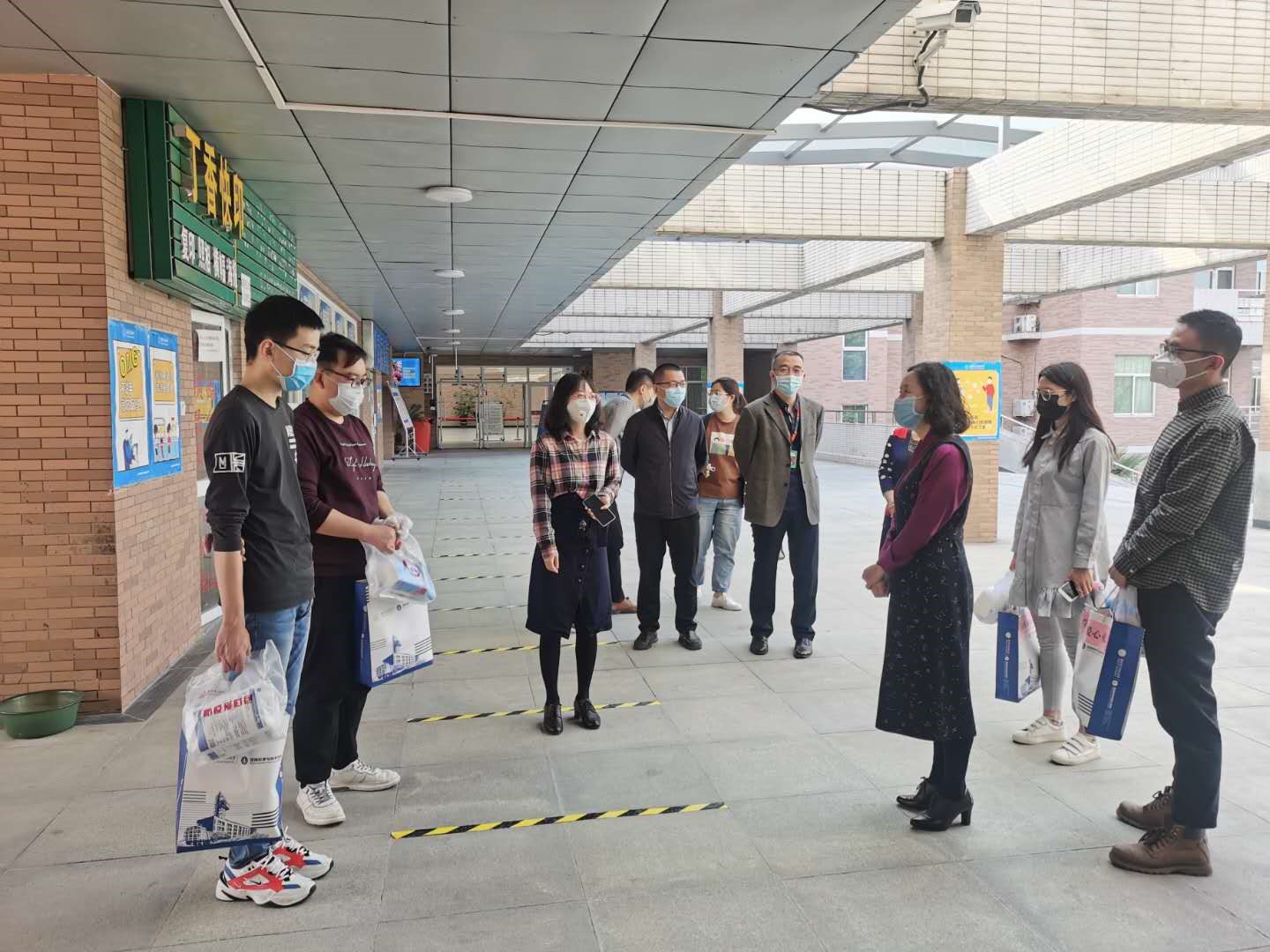 大学毕业后在办公室重逢(大学毕业再聚) 大学毕业后在办公室重逢(大学毕业再聚)