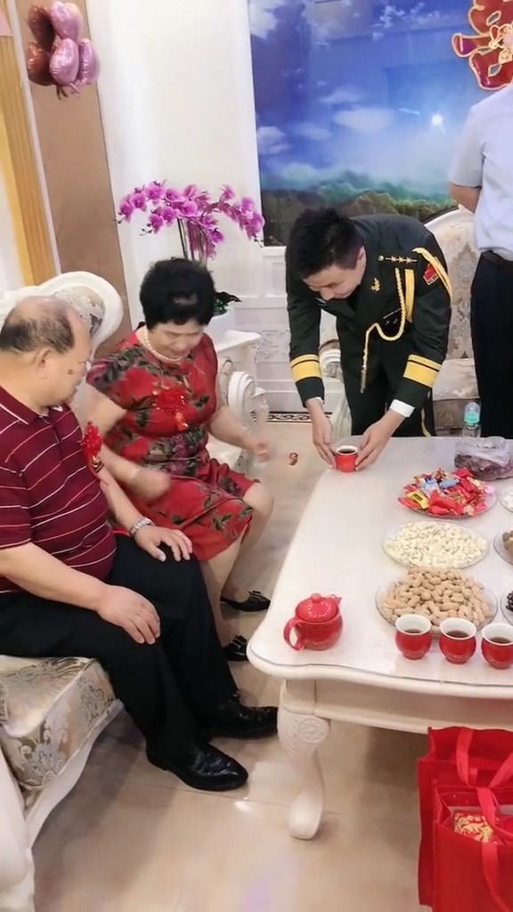 大学毕业后嫁给高中同学(大学毕业后找高中同学谈恋爱)