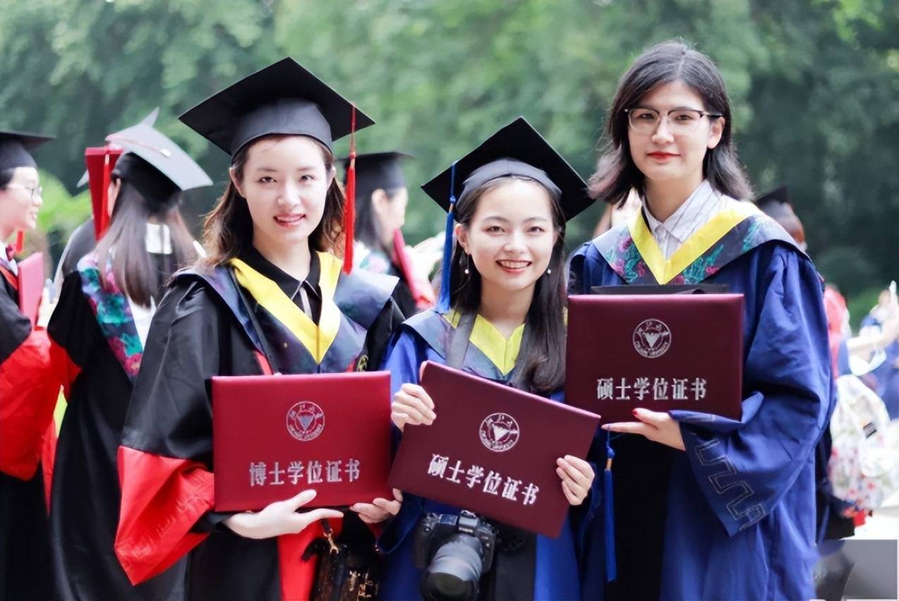 大学毕业后从政的好处(大学生毕业从政)