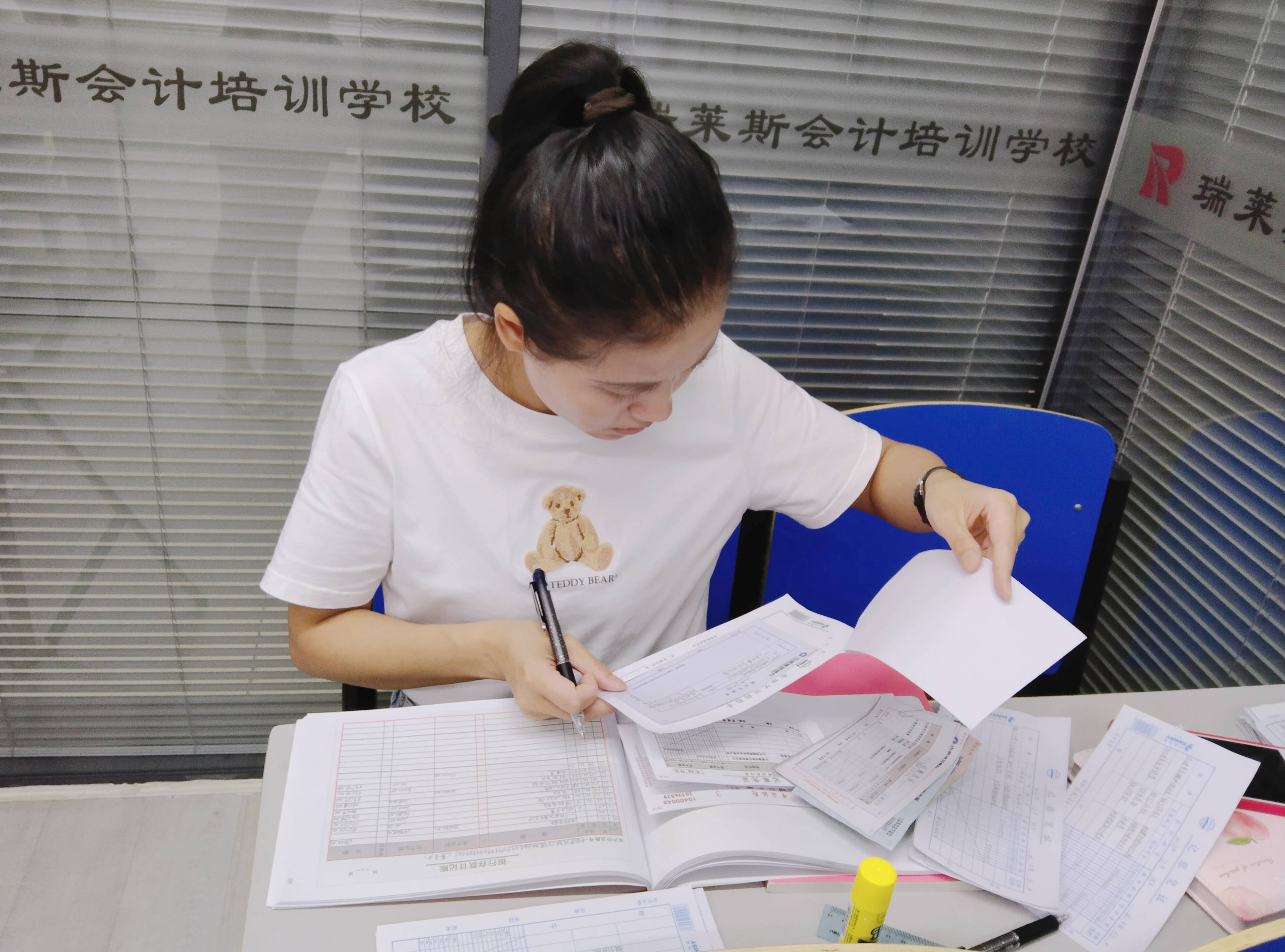 会计毕业后从事什么工作(会计毕业出来可以做什么) 会计毕业后从事什么工作(会计毕业出来可以做什么)