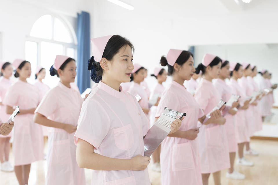 护理大学毕业后的真实生活(护理大学毕业后的真实生活经历)