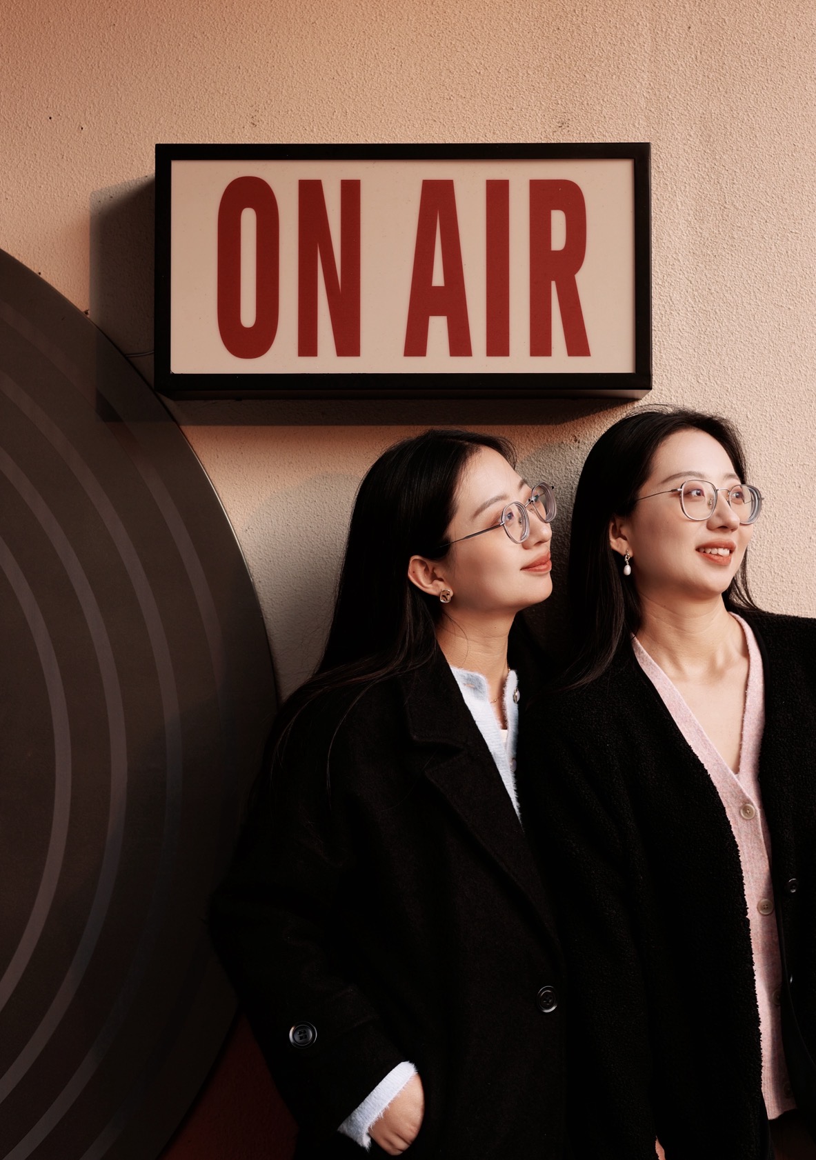 95后姐妹花大学毕业(95后小姐姐照片)