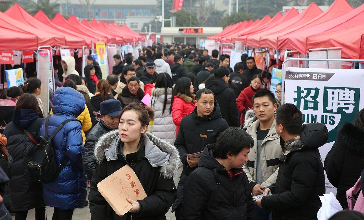 儿子大学毕业后找工作难(儿子刚大学毕业要去找工作,做妈妈该怎么说)