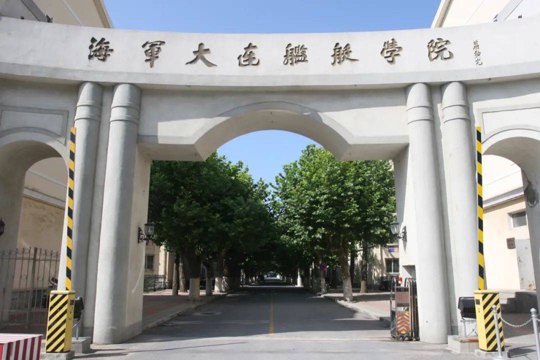 潜艇学院毕业后是什么军衔(军衔和职位对照图)