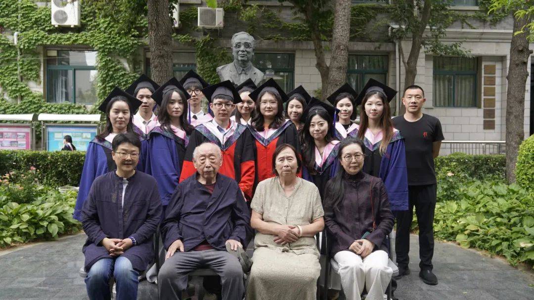 中央戏剧学院毕业后能干嘛(中央戏剧学院毕业能当演员吗) 中央戏剧学院毕业后能干嘛(中央戏剧学院毕业能当演员吗)