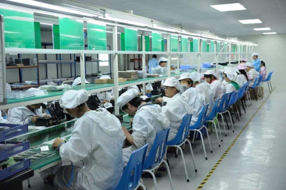 90后大学毕业待在工厂(90后工厂打工)