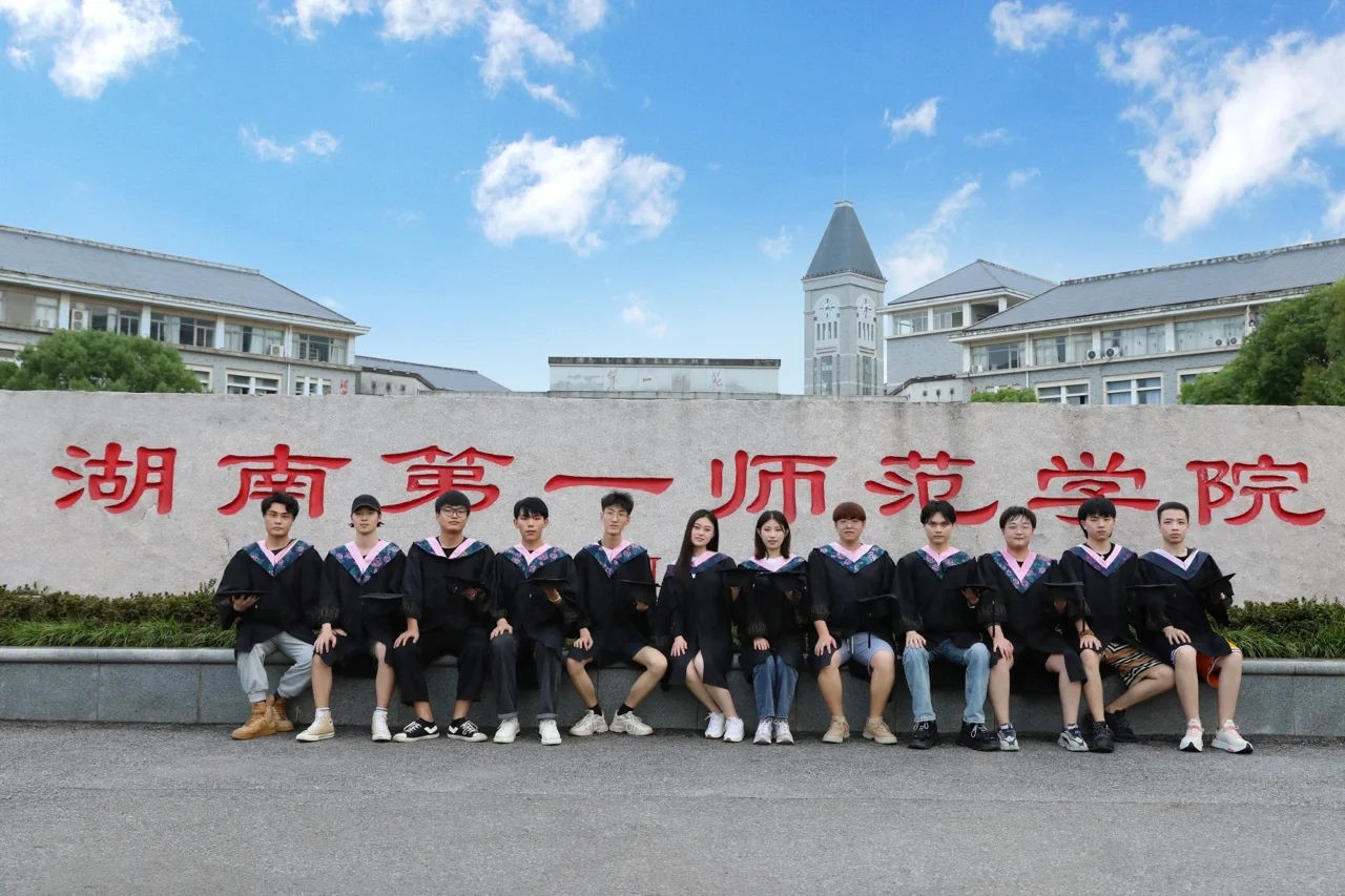 毕业后怎么上师范学院(刚毕业的师范生怎么找工作)