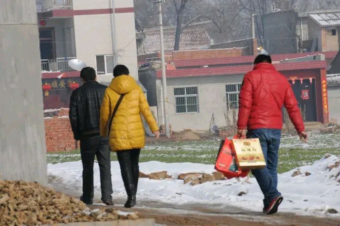 大学毕业后就回老家(大学毕业后就回老家读书)