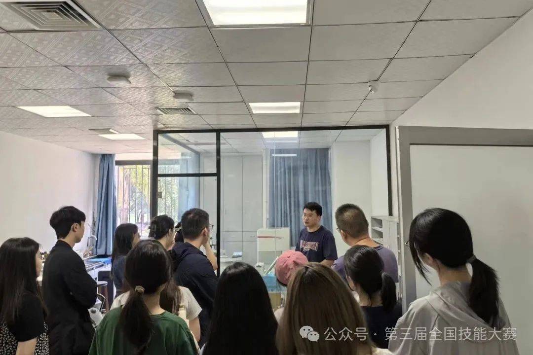 大学毕业后在外面上班(大学毕业在外打工)