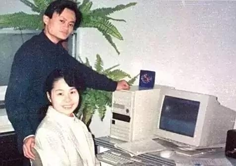 大学毕业后回家教书吗(大学毕业都会回到家乡吗)