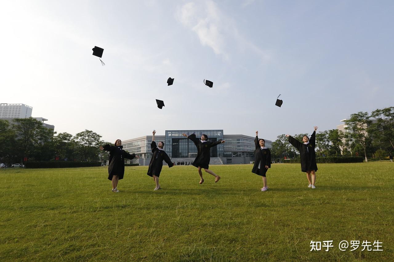 大学毕业后变化大吗知乎(大学毕业以后的感觉)