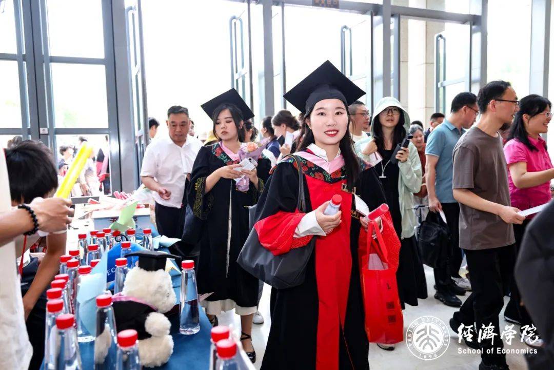 经济学院毕业后能干什么(经济学院以后从事什么工作)