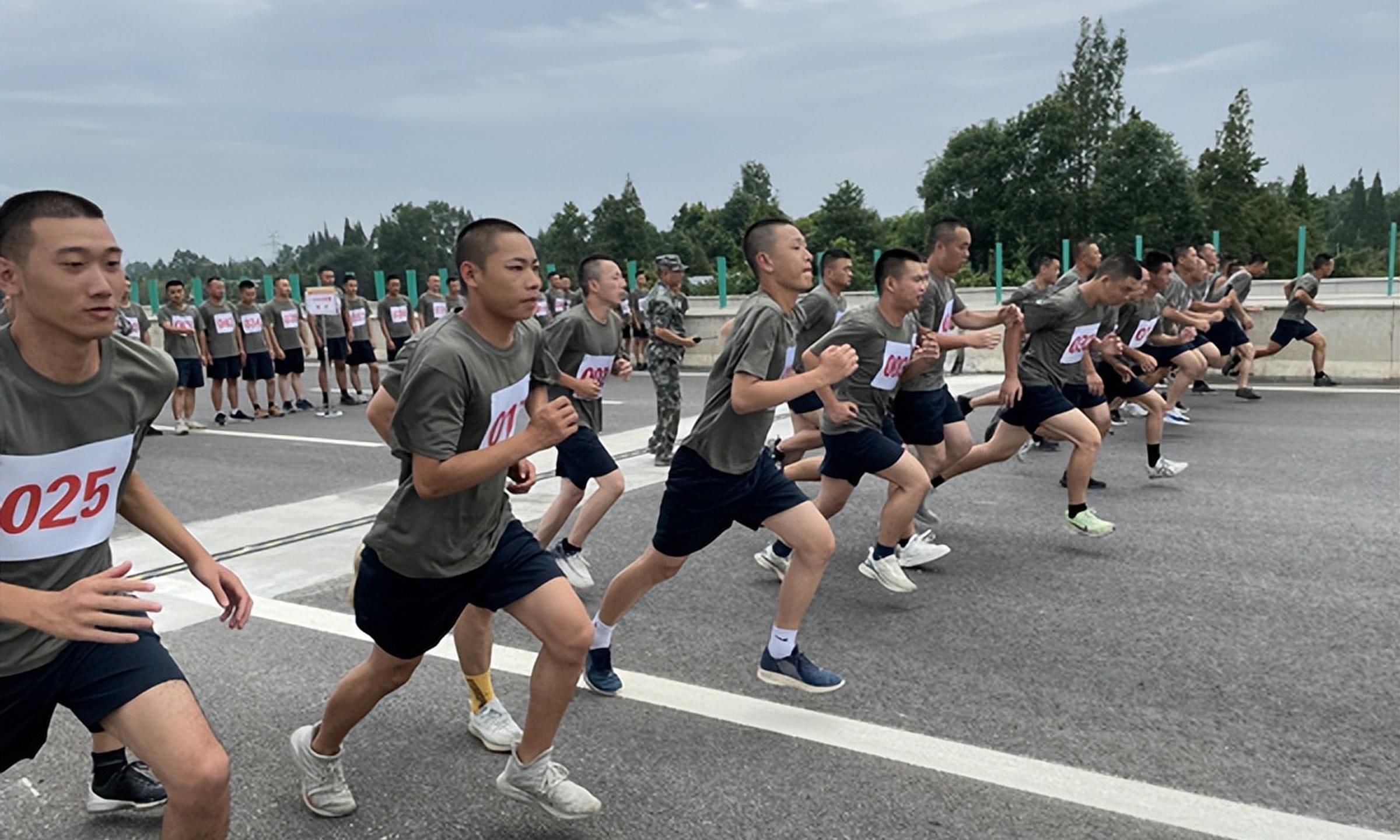 大学毕业后都想去当兵嘛(大学毕业后都想去当兵嘛女生)
