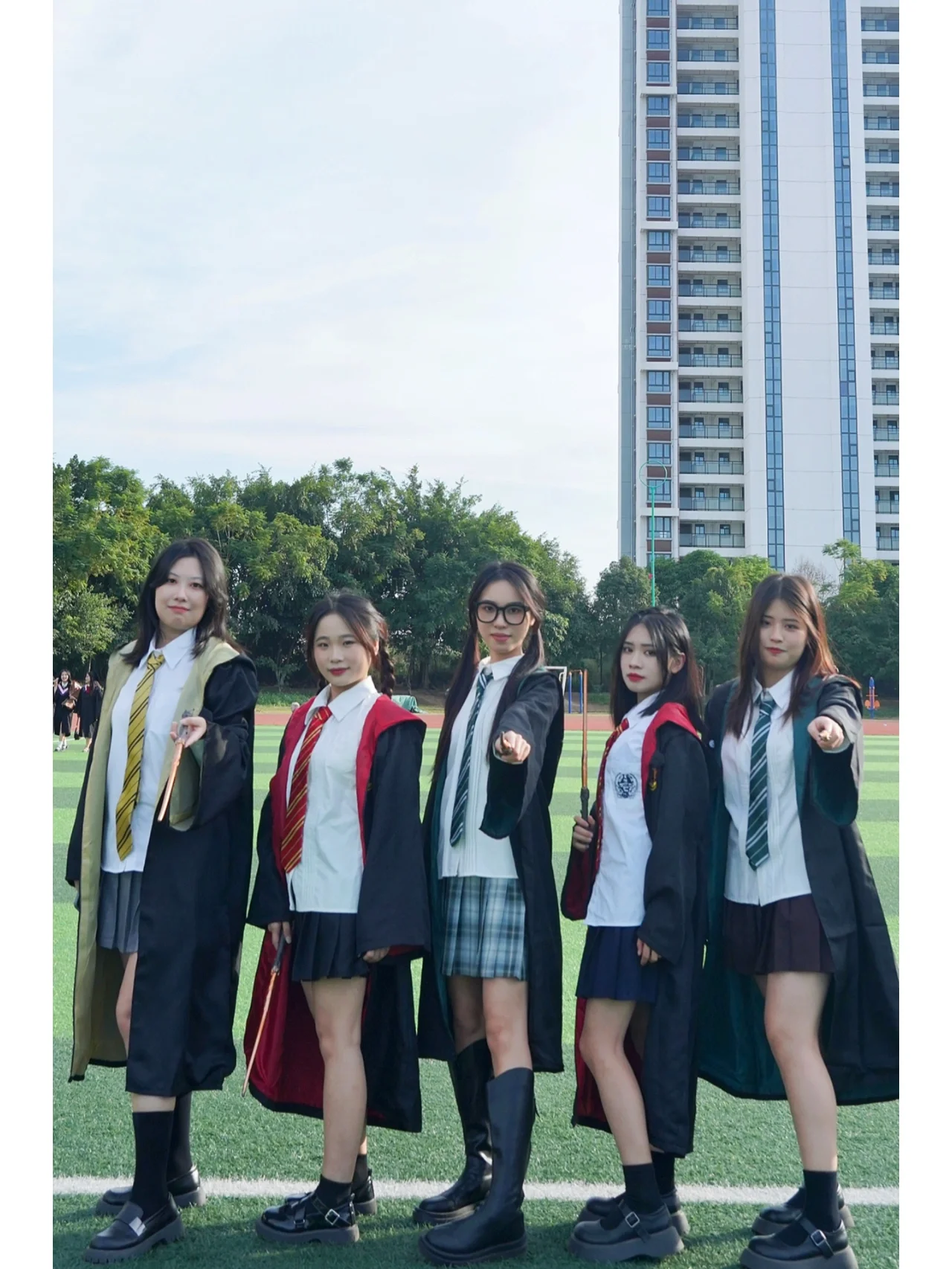 霍格沃兹学院毕业后能干啥(霍格沃兹毕业了去哪)