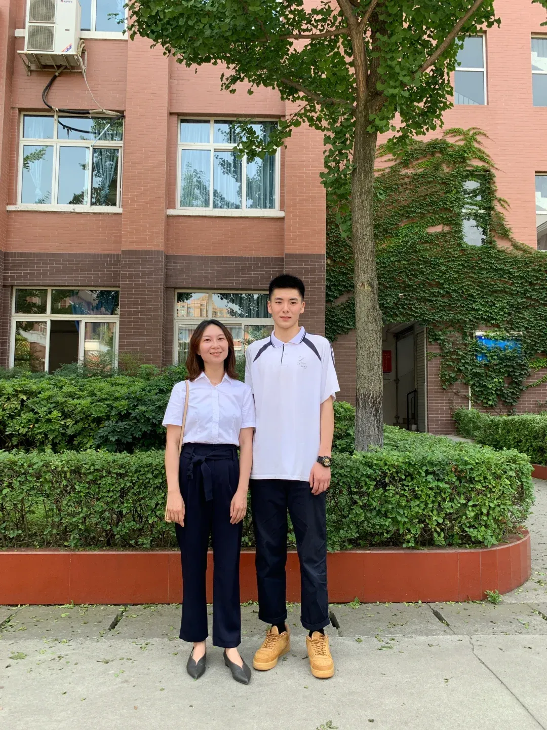 毕业后回母校教书叫什么(毕业了回母校)