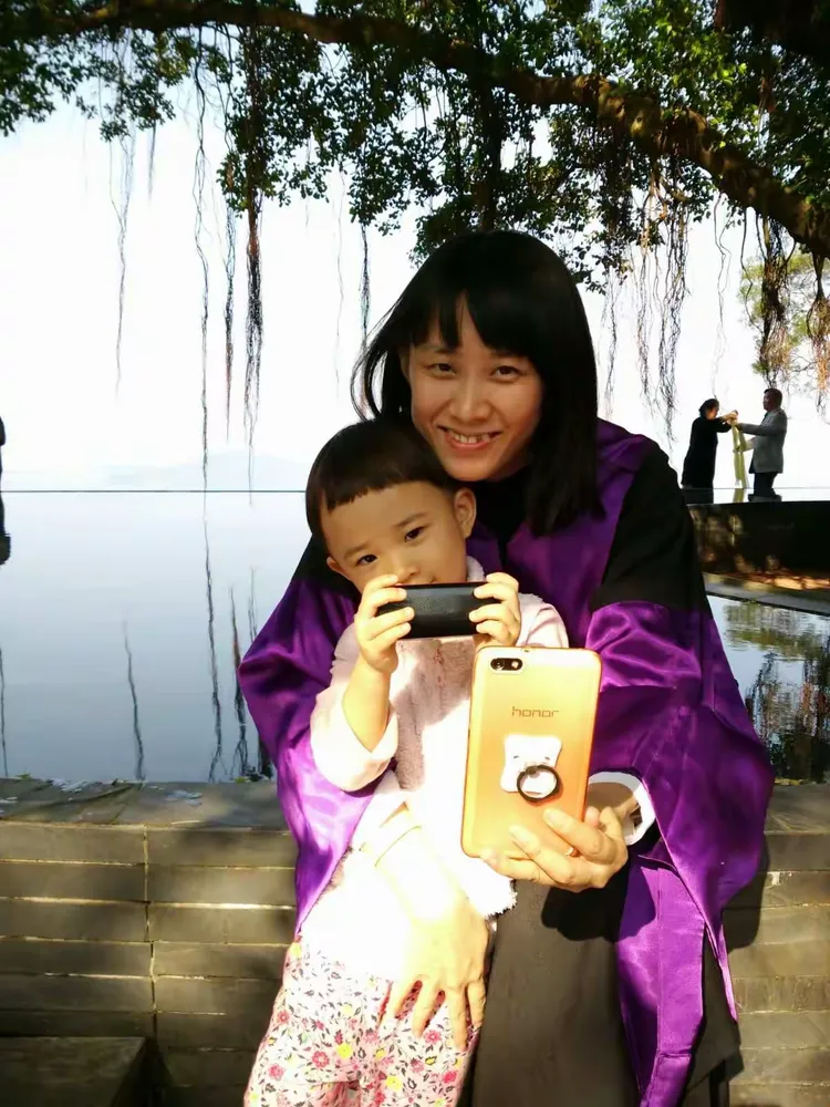 大学毕业后田歌被分配(田家炳高中一年学费)