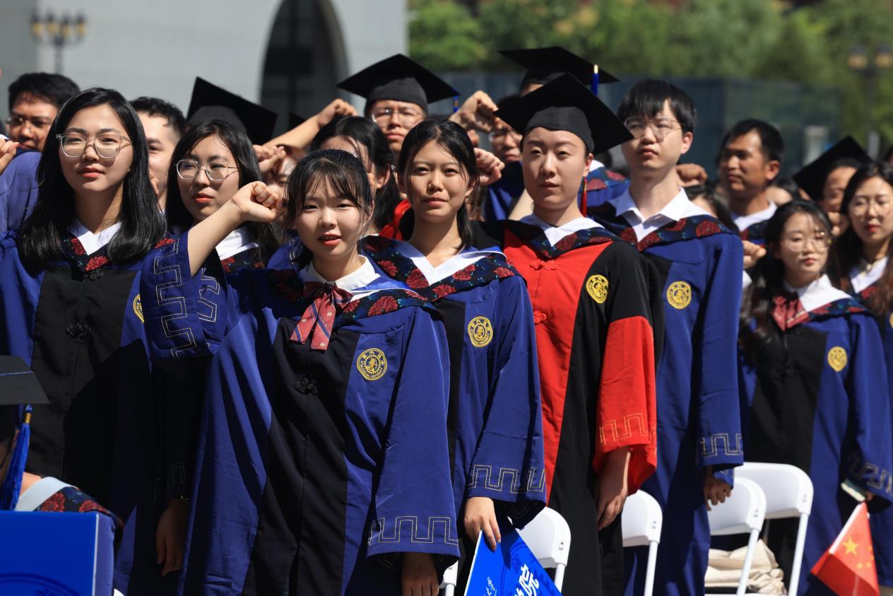 西安大学毕业后的真实生活(西安大学毕业的名人) 西安大学毕业后的真实生活(西安大学毕业的名人)