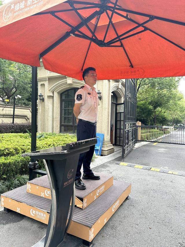 大学毕业后应聘保安工作(大学生毕业当保安)