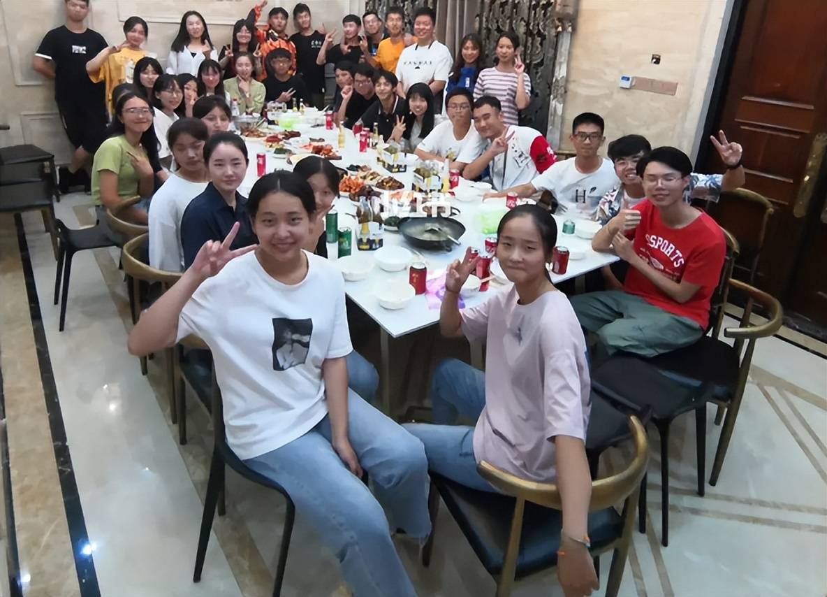 大学毕业后的班级聚会(大学毕业后同学聚会)