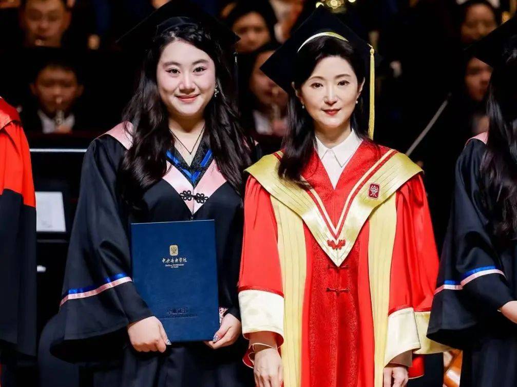 中央音乐学院毕业后多少岁(中央音乐学院毕业后怎样出道?)