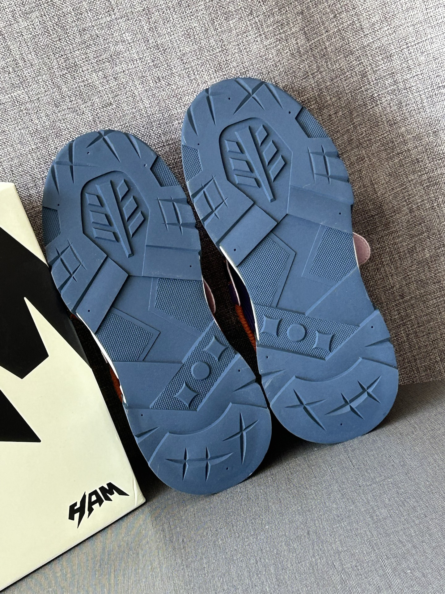 毕业后穿什么鞋子好(毕业后穿什么鞋子好呢)