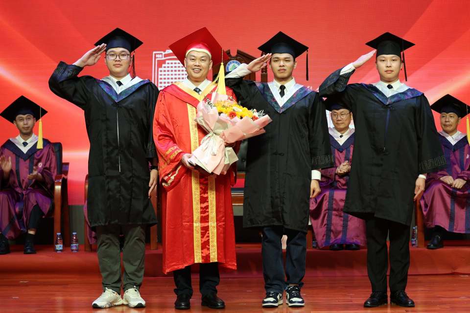 翻看医学院毕业后的照片(翻看医学院毕业后的照片文案) 翻看医学院毕业后的照片(翻看医学院毕业后的照片文案)