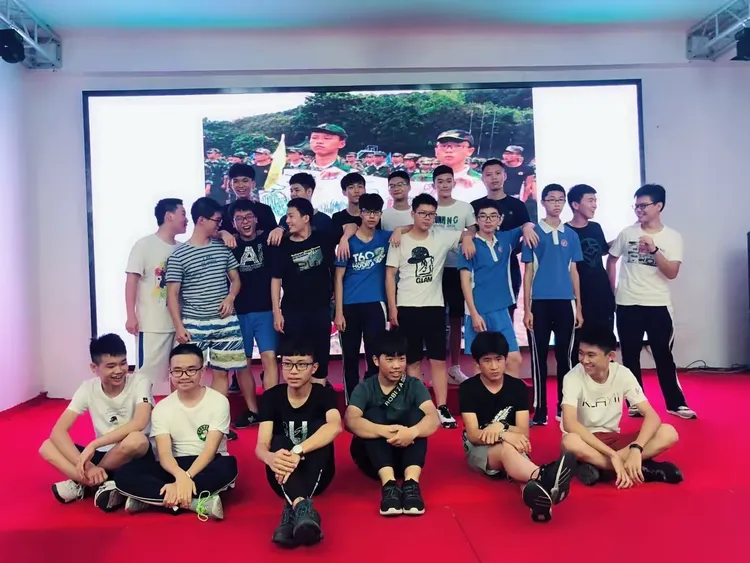 毕业后的班级聚会穿什么(毕业后的班级聚会穿什么衣服) 毕业后的班级聚会穿什么(毕业后的班级聚会穿什么衣服)