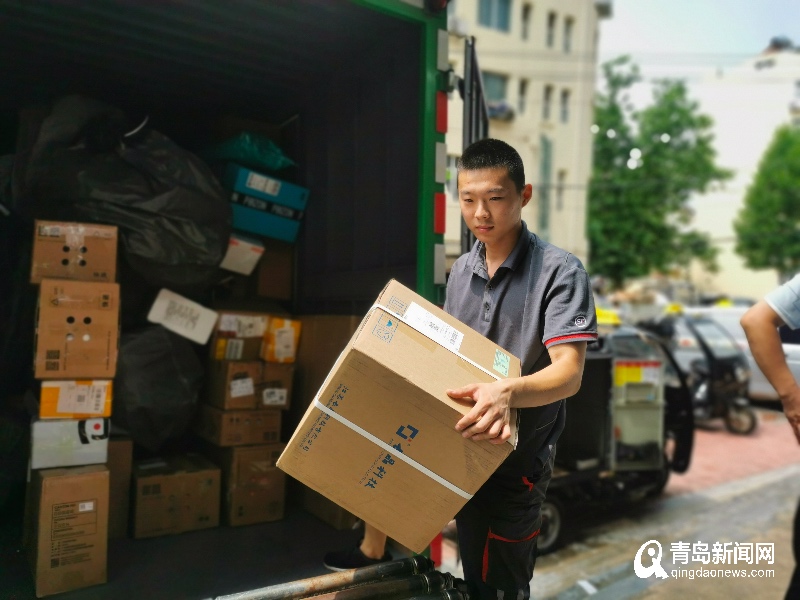 大学毕业后的快递小哥(大学毕业后的快递小哥怎么称呼)