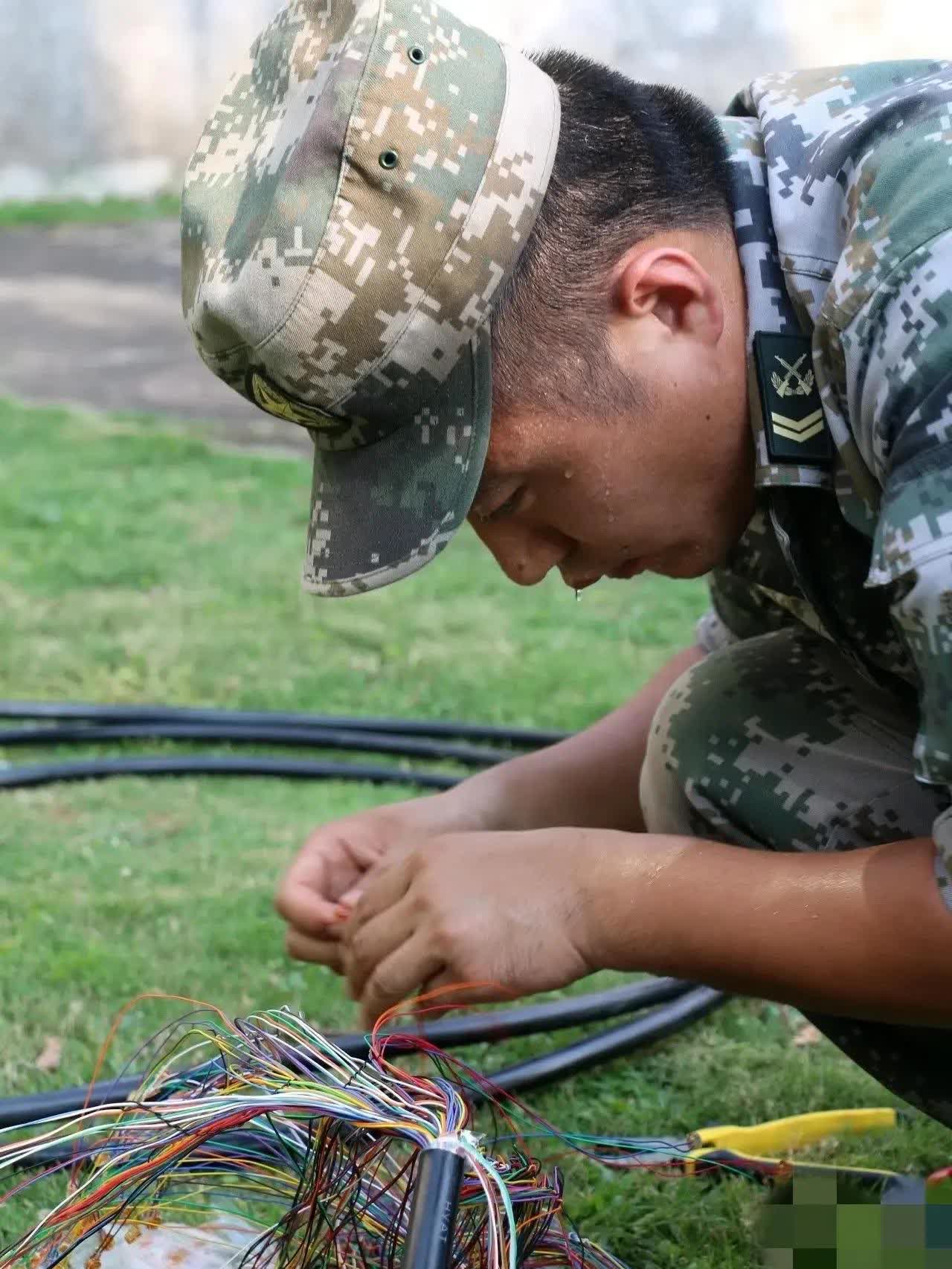 士官学院毕业后怎么授衔(士官学校毕业的士官是什么级别)